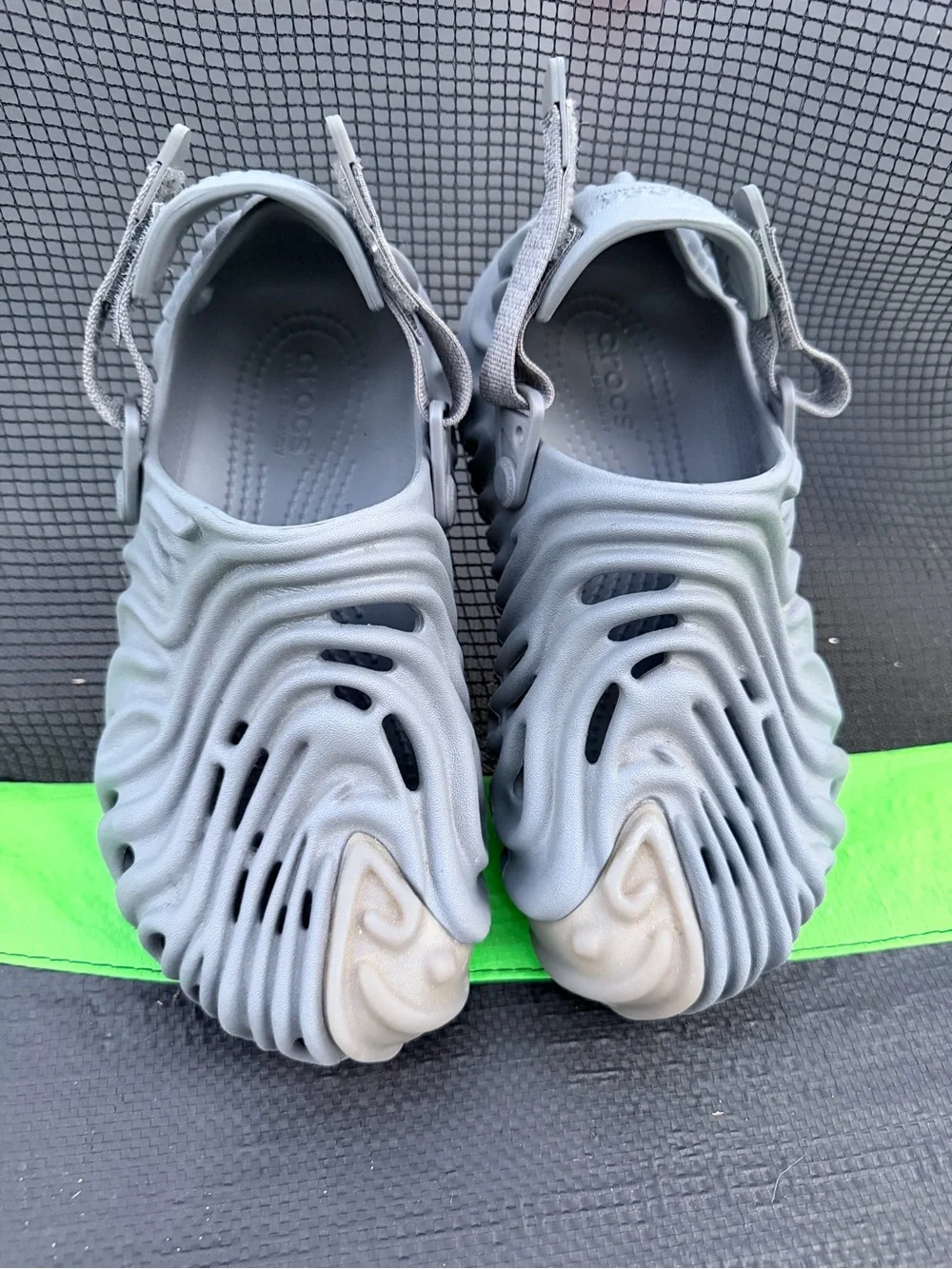 CROCS  Wave-Textured Foam Clogs in Light Gray with Cream Accents Size M6 W8